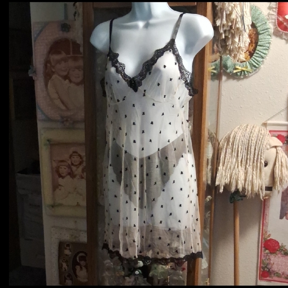 Vintage 90's,Super Sexy,Sheer,White,Nighty with Black Lace Trim🖤🤍🖤🤍🖤🤍🖤